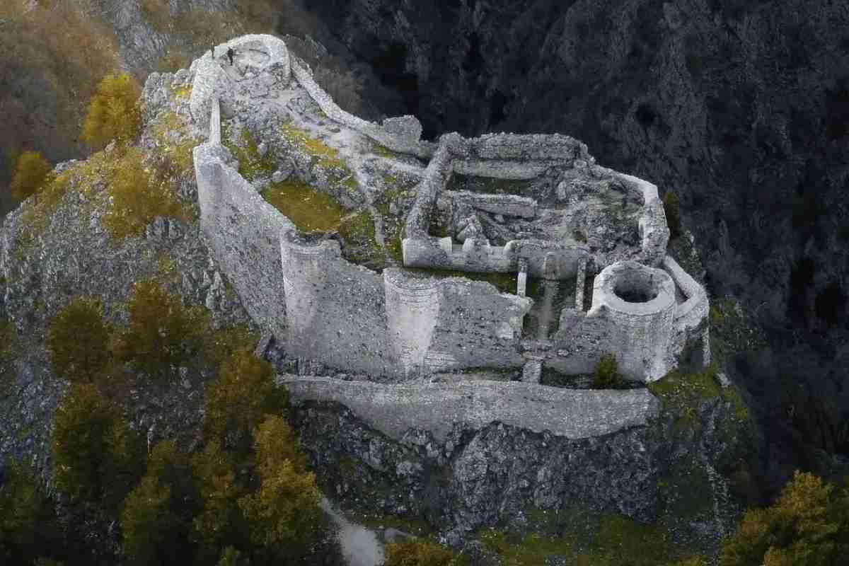 Castello di Roccamandolfi